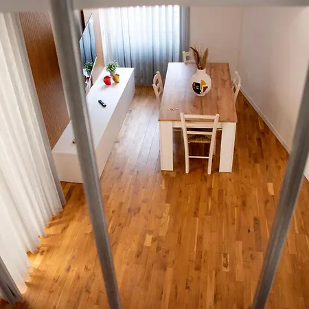 Urban Chic Apartment *