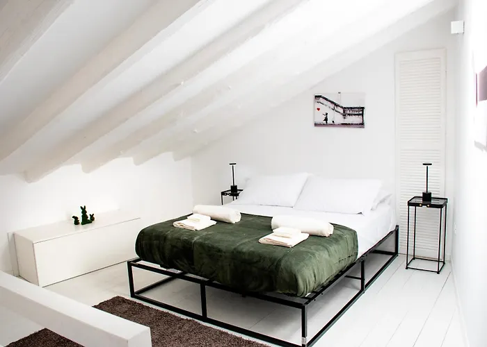 Urban Chic Apartment *